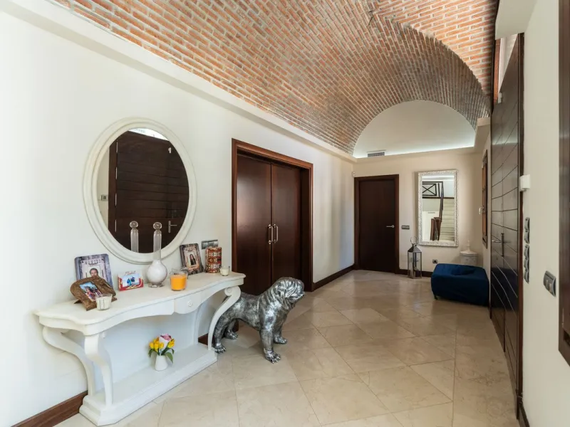 Superb Andalusian style villa located in the first line of golf.