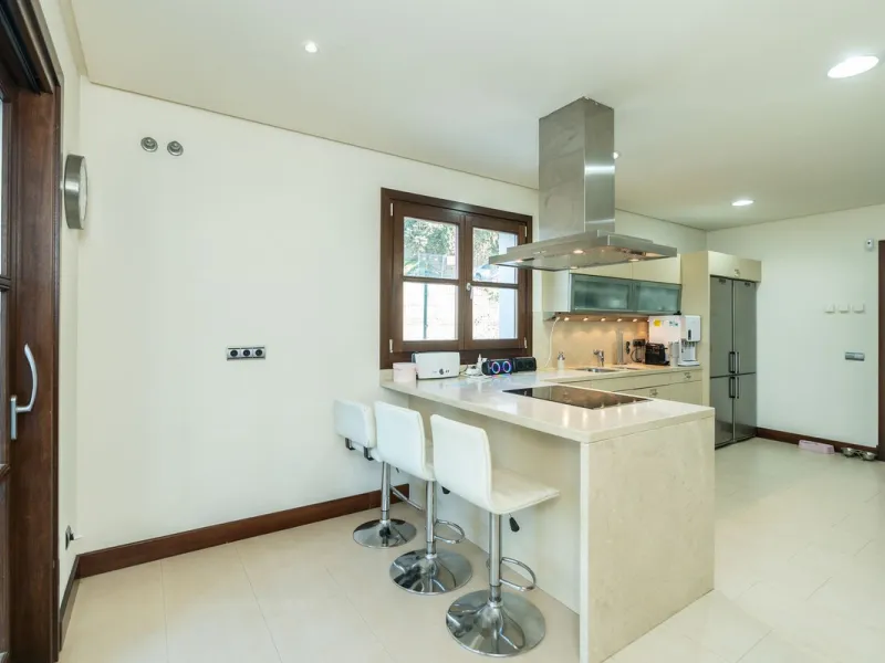 Superb Andalusian style villa located in the first line of golf.
