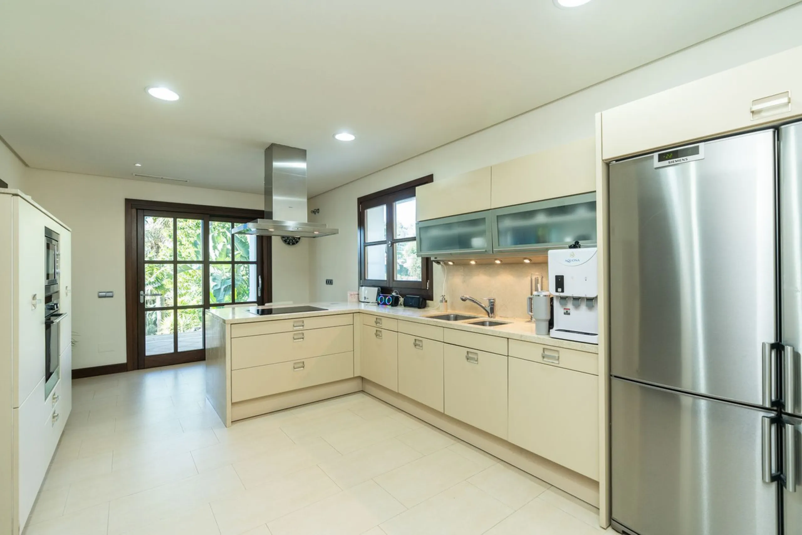 Superb Andalusian style villa located in the first line of golf.
