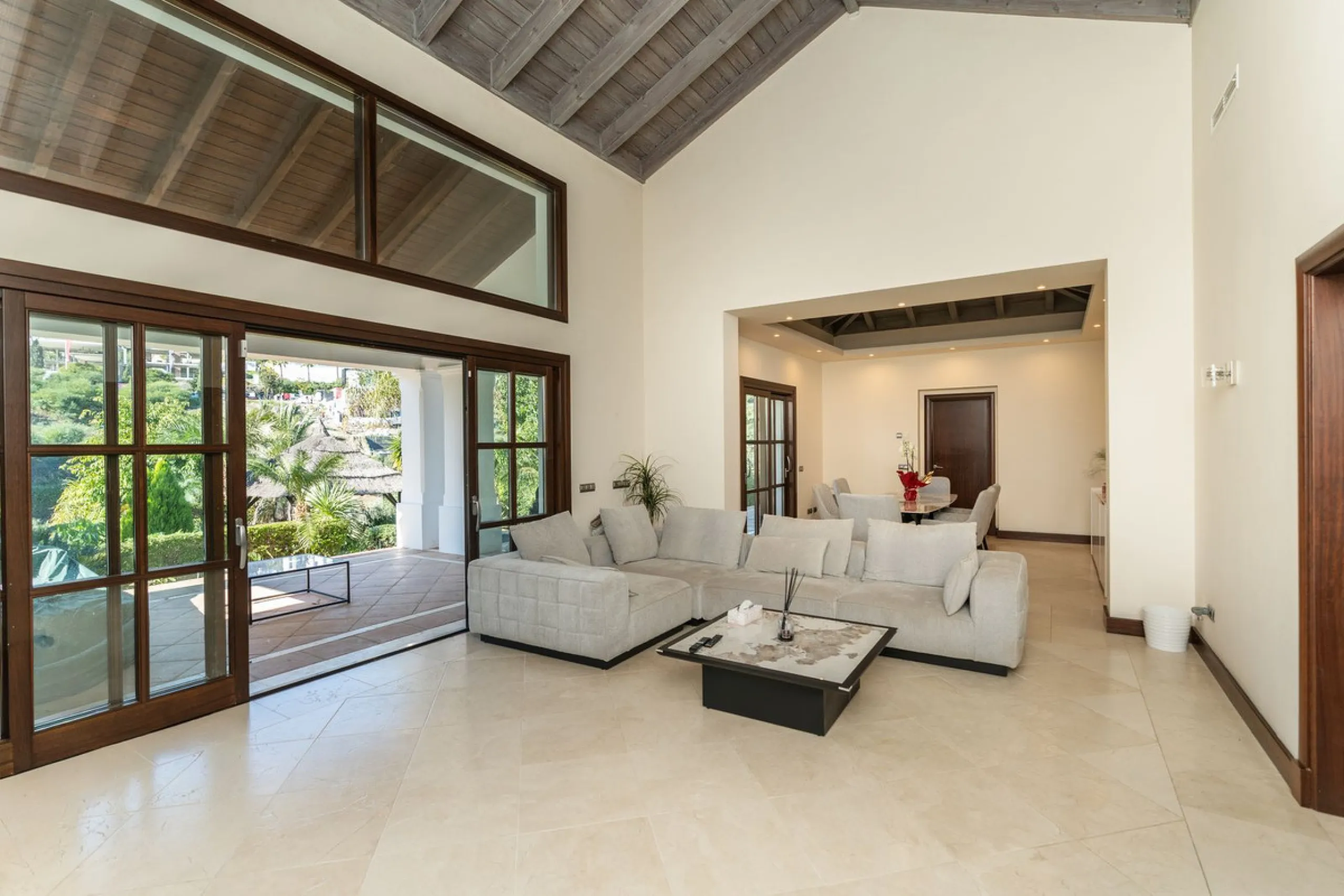 Superb Andalusian style villa located in the first line of golf.