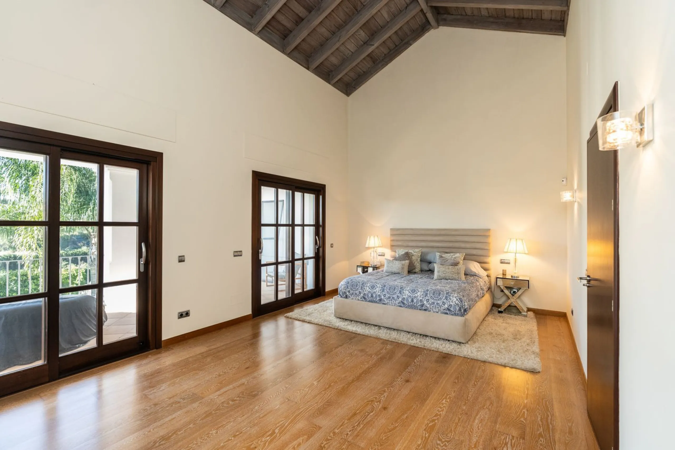 Superb Andalusian style villa located in the first line of golf.