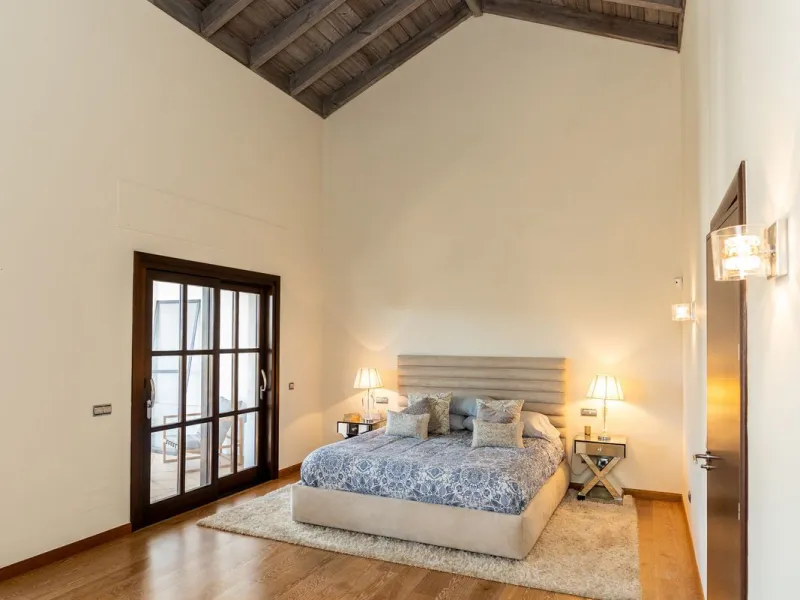 Superb Andalusian style villa located in the first line of golf.
