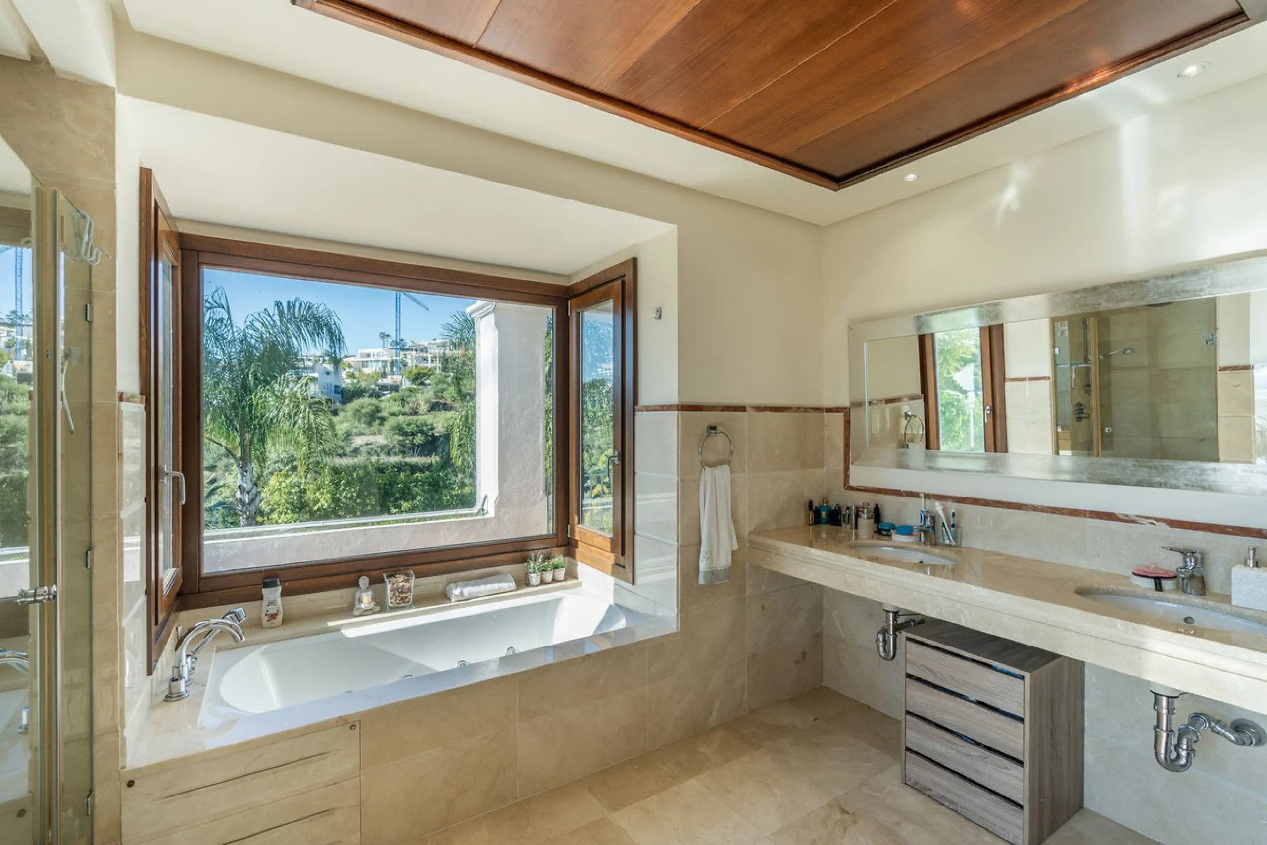 Superb Andalusian style villa located in the first line of golf.
