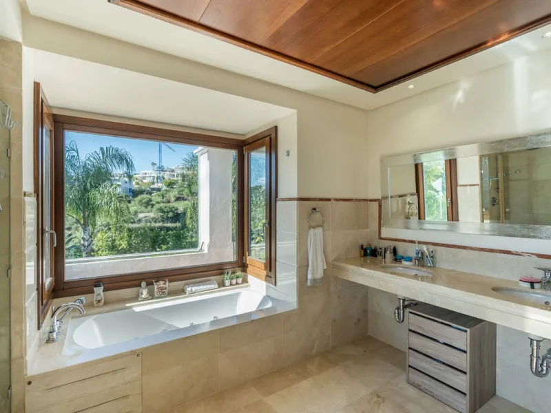 Superb Andalusian style villa located in the first line of golf.