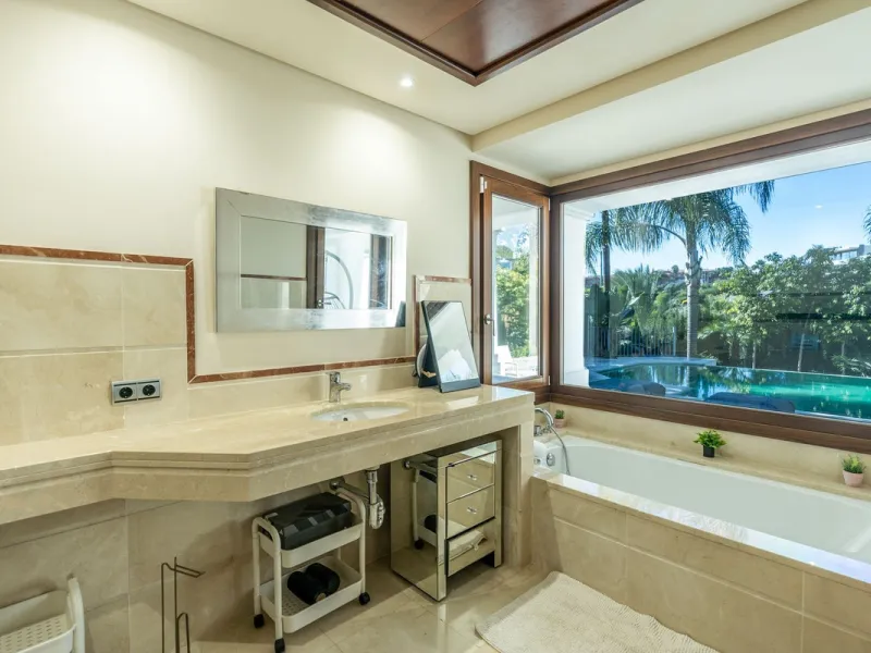 Superb Andalusian style villa located in the first line of golf.