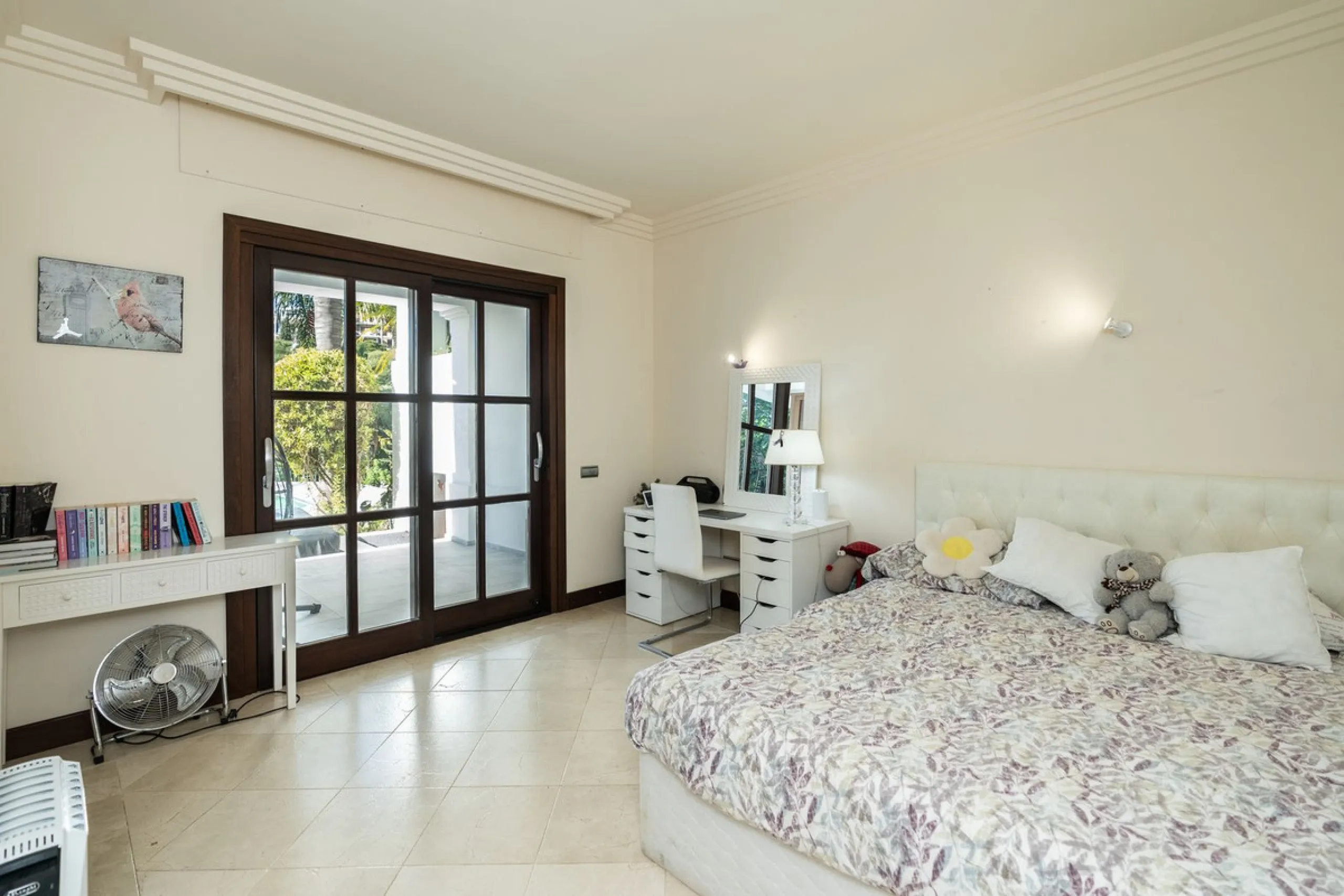 Superb Andalusian style villa located in the first line of golf.