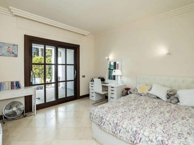 Superb Andalusian style villa located in the first line of golf.