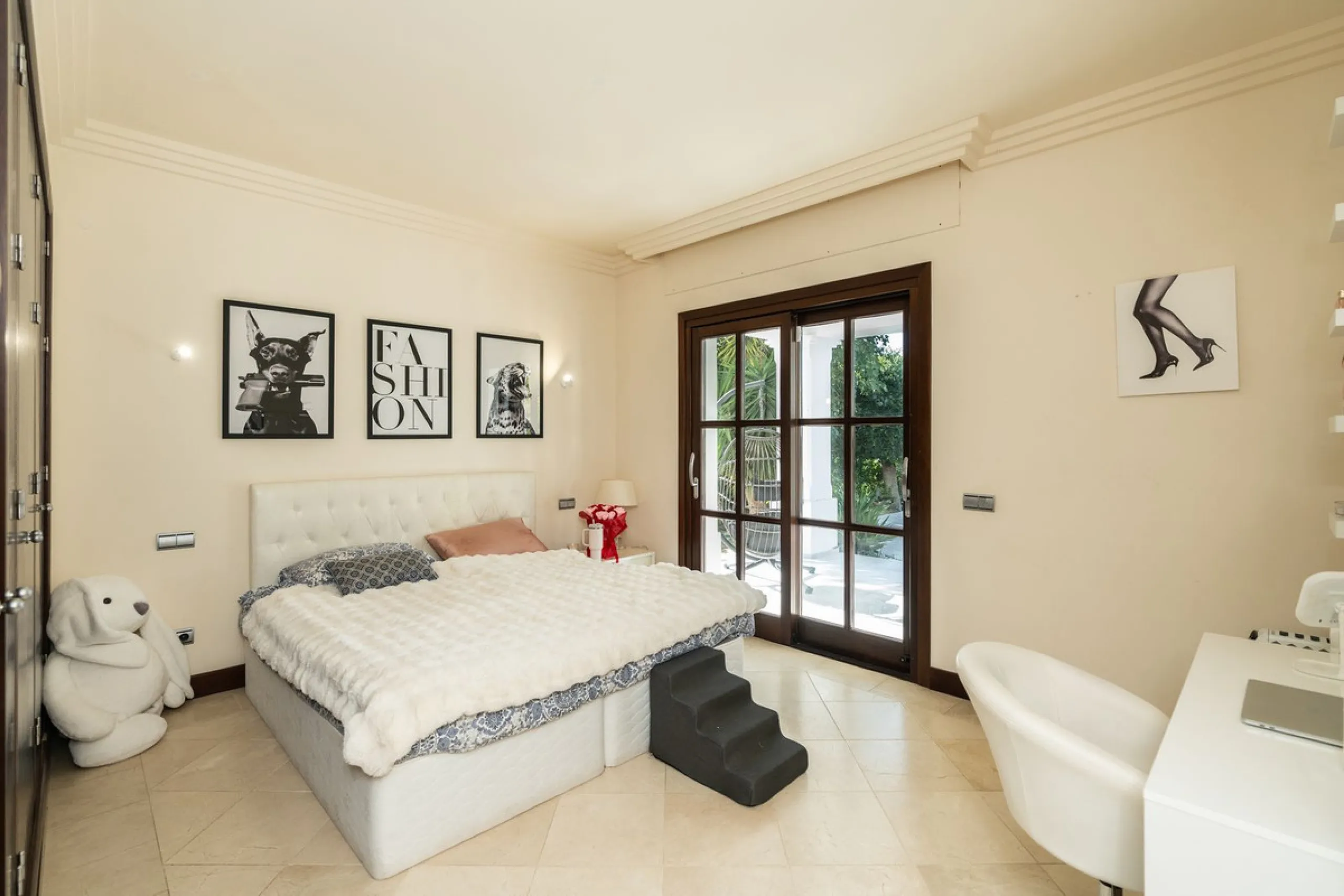 Superb Andalusian style villa located in the first line of golf.