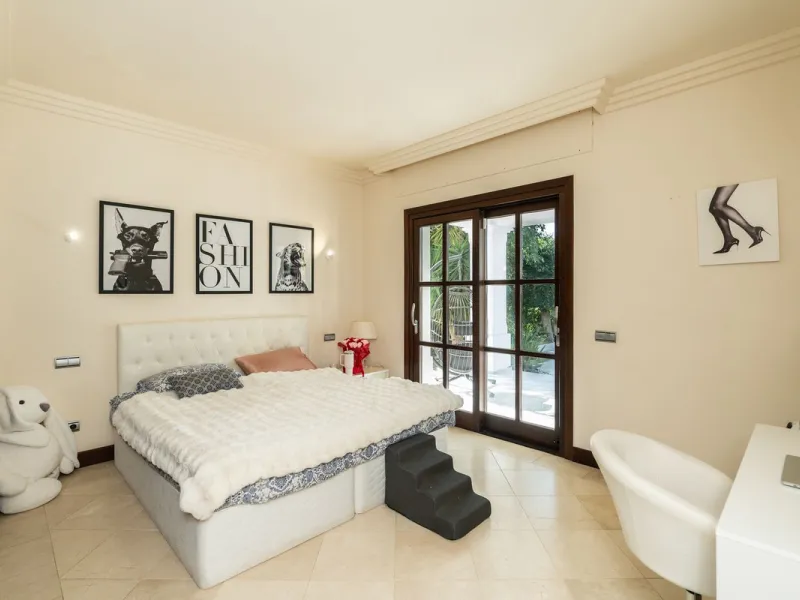 Superb Andalusian style villa located in the first line of golf.