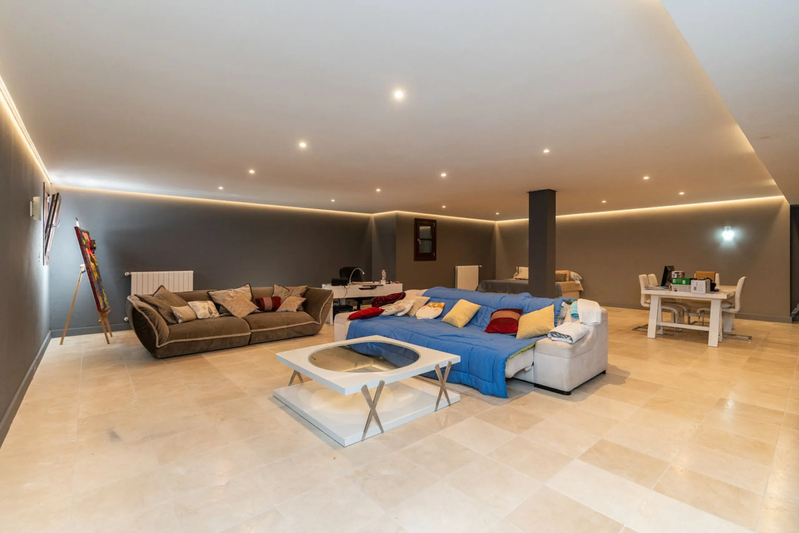 Superb Andalusian style villa located in the first line of golf.