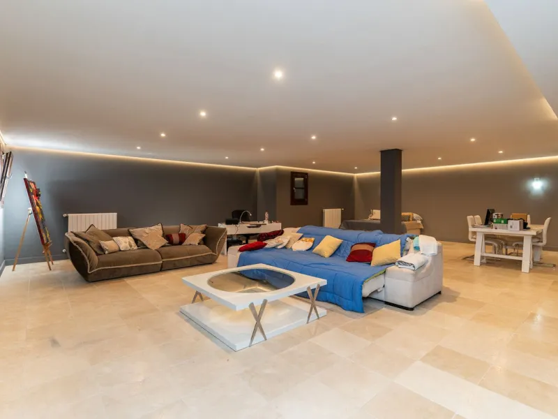 Superb Andalusian style villa located in the first line of golf.