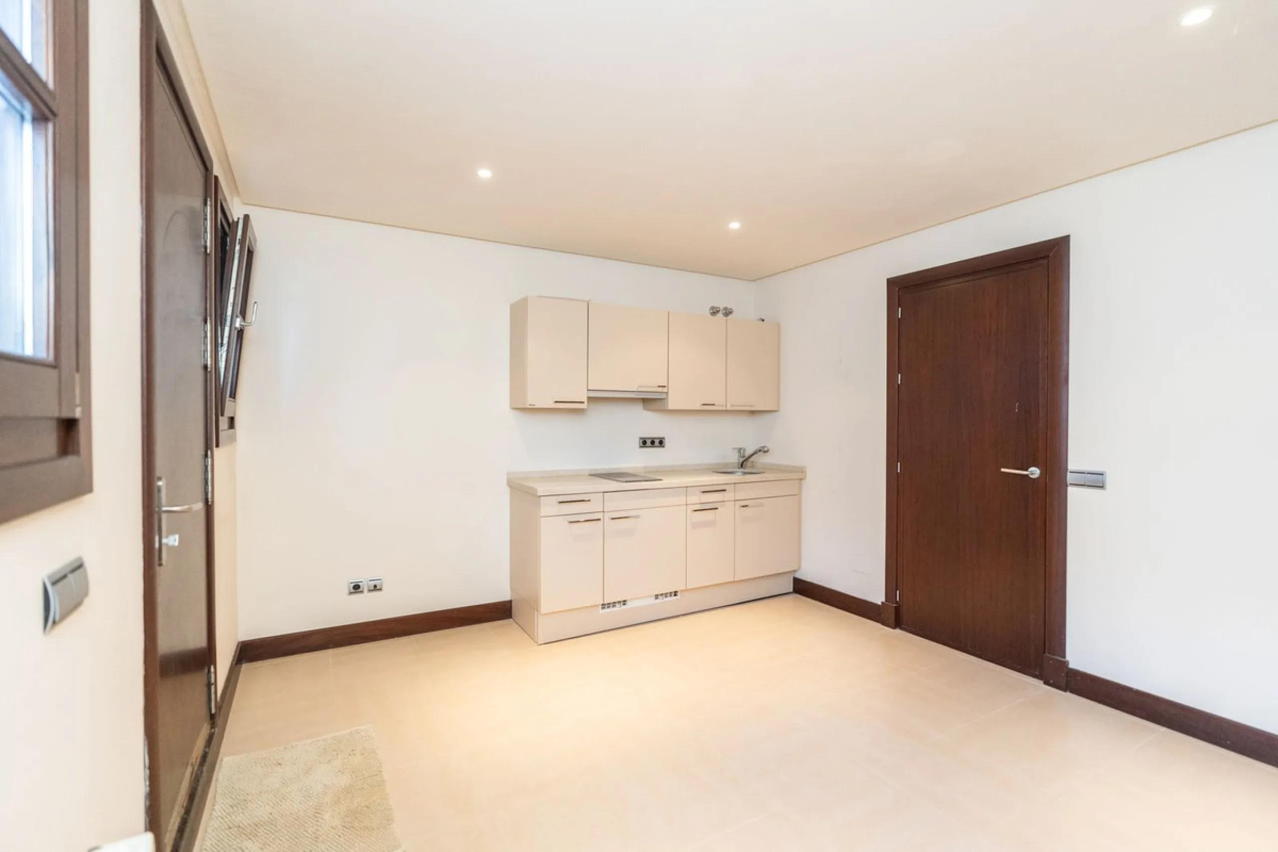 Superb Andalusian style villa located in the first line of golf.