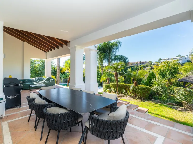 Superb Andalusian style villa located in the first line of golf.