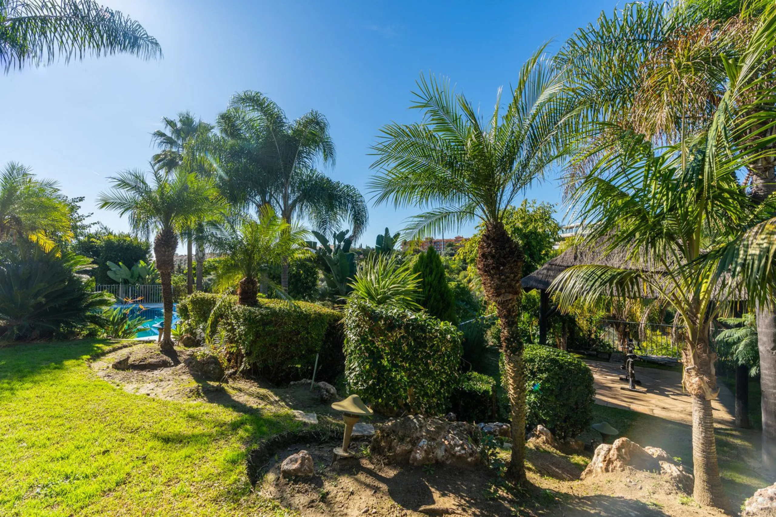 Superb Andalusian style villa located in the first line of golf.