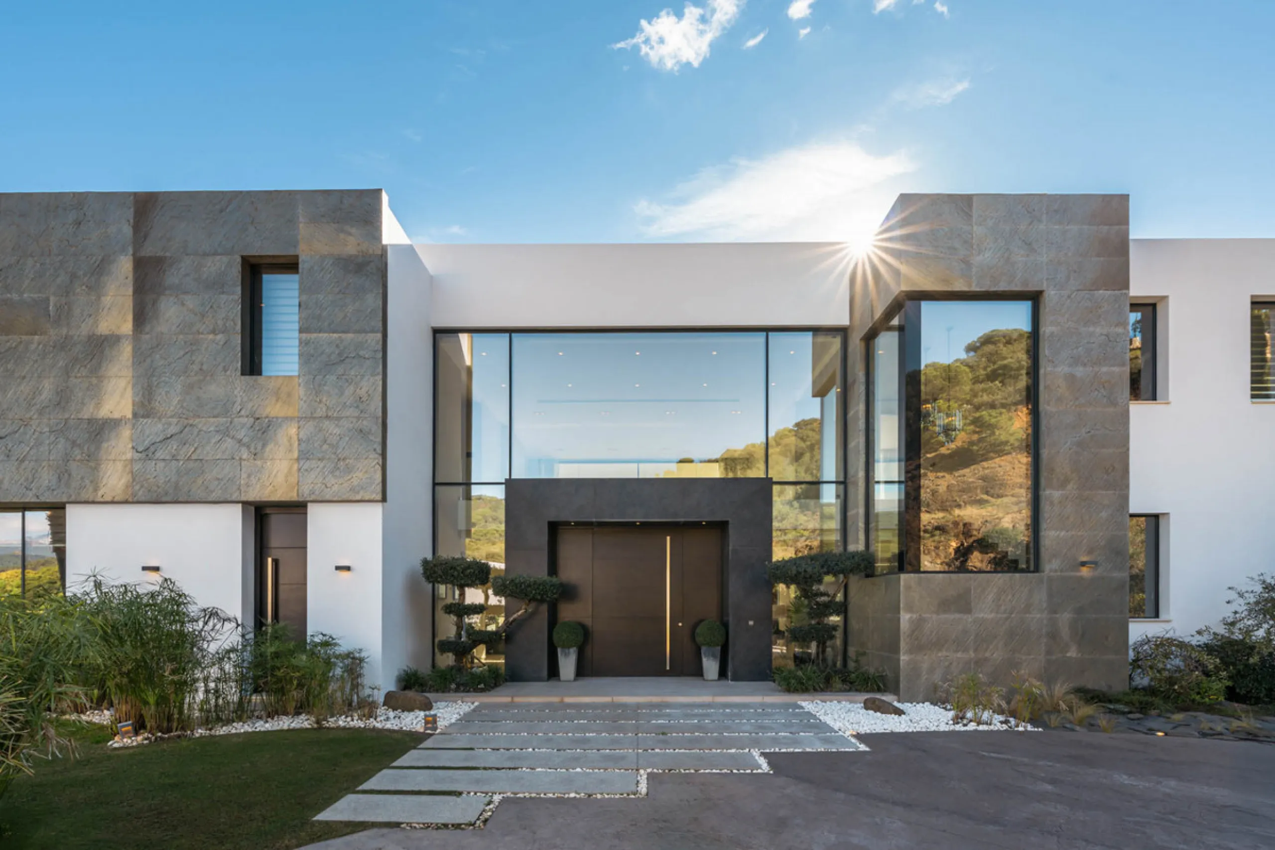 Designed by a distinguished architect, this villa is spread over two levels with an impressive built area. It features five luxurious bedrooms, each with its ensuite bathroom, an additional guest toilet, and a guest apartment that matches the main villa's