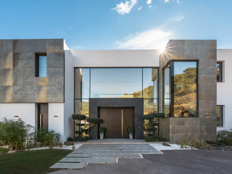 Designed by a distinguished architect, this villa is spread over two levels with an impressive built area. It features five luxurious bedrooms, each with its ensuite bathroom, an additional guest toilet, and a guest apartment that matches the main villa's