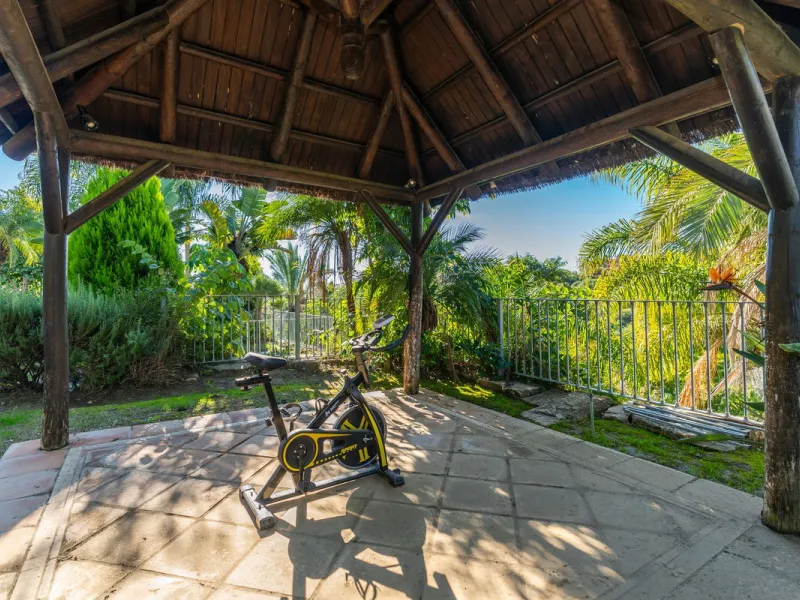 Superb Andalusian style villa located in the first line of golf.