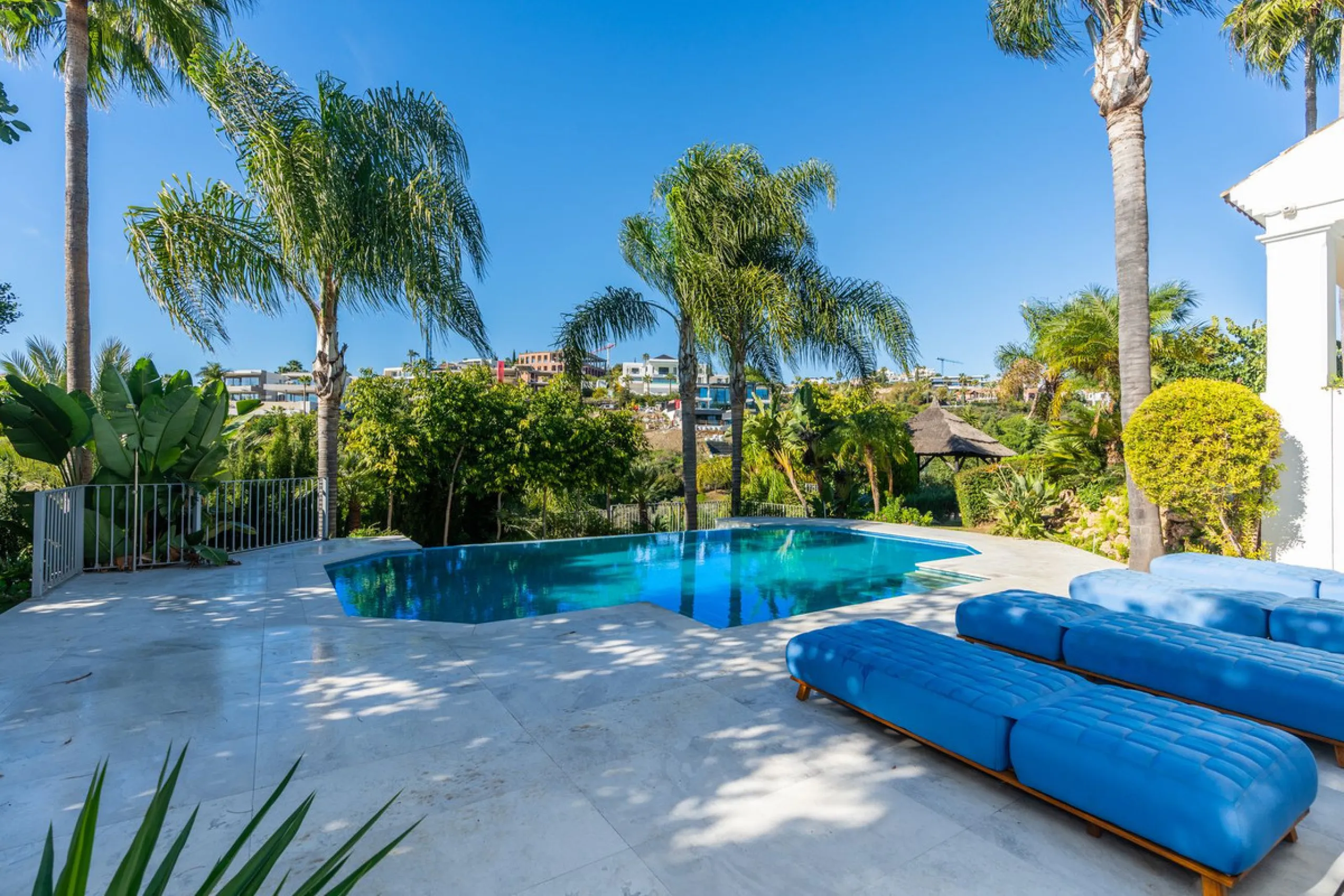 Superb Andalusian style villa located in the first line of golf.