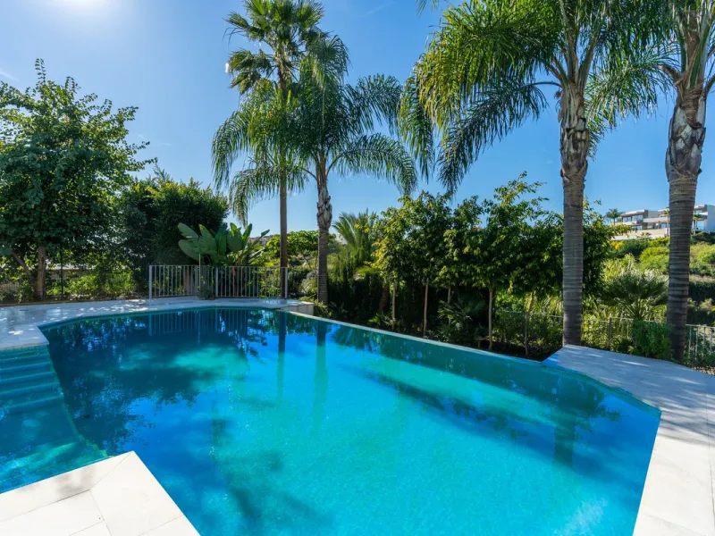 Superb Andalusian style villa located in the first line of golf.