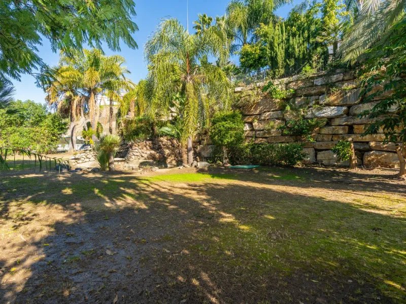 Superb Andalusian style villa located in the first line of golf.