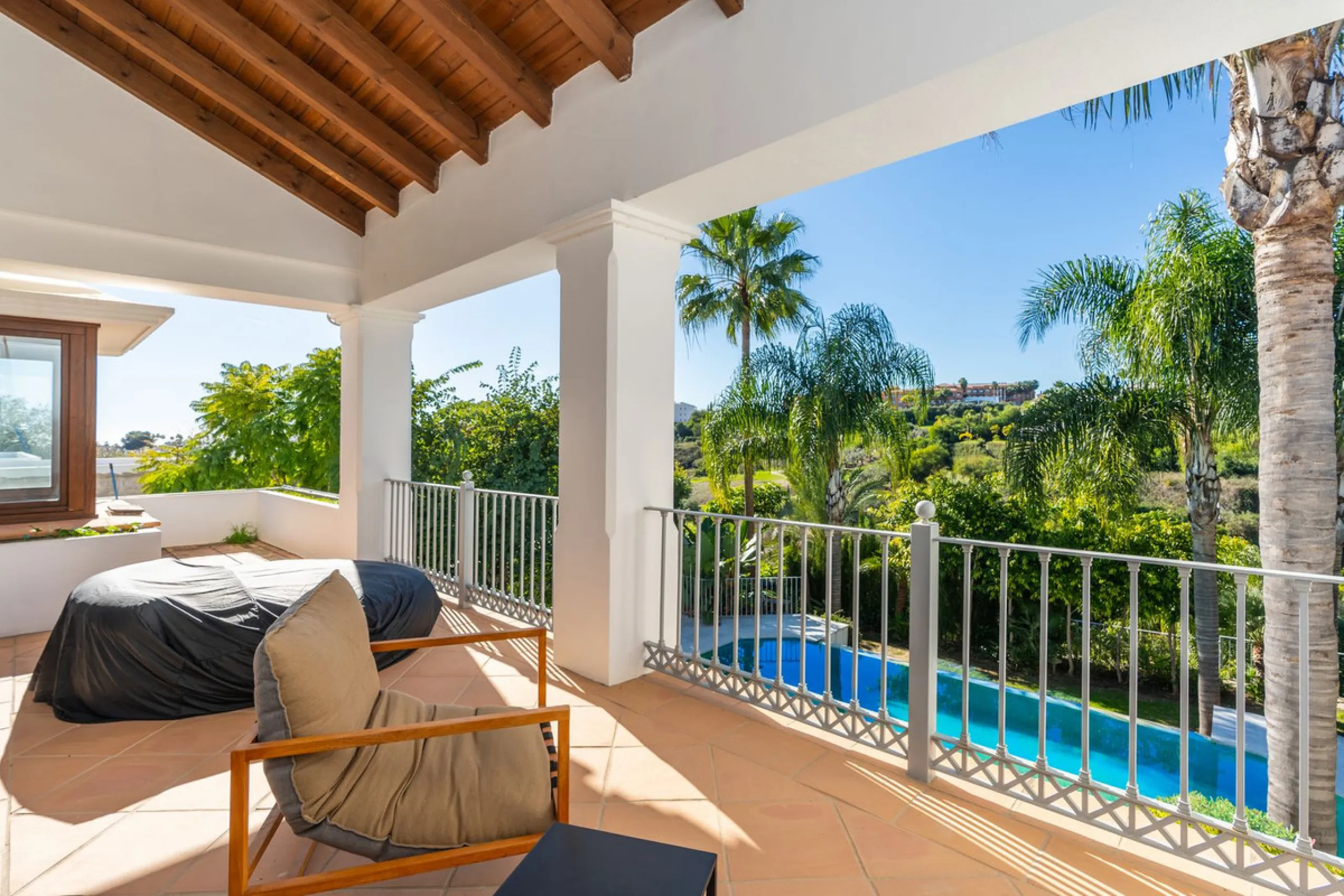 Superb Andalusian style villa located in the first line of golf.