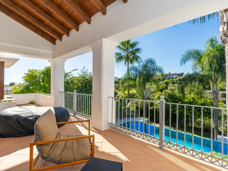 Superb Andalusian style villa located in the first line of golf.