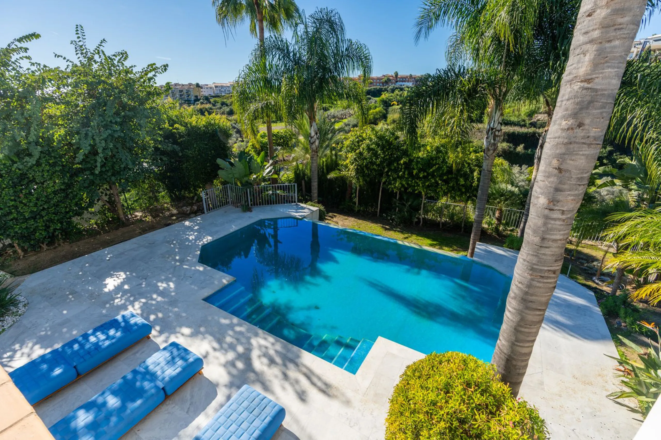 Superb Andalusian style villa located in the first line of golf.