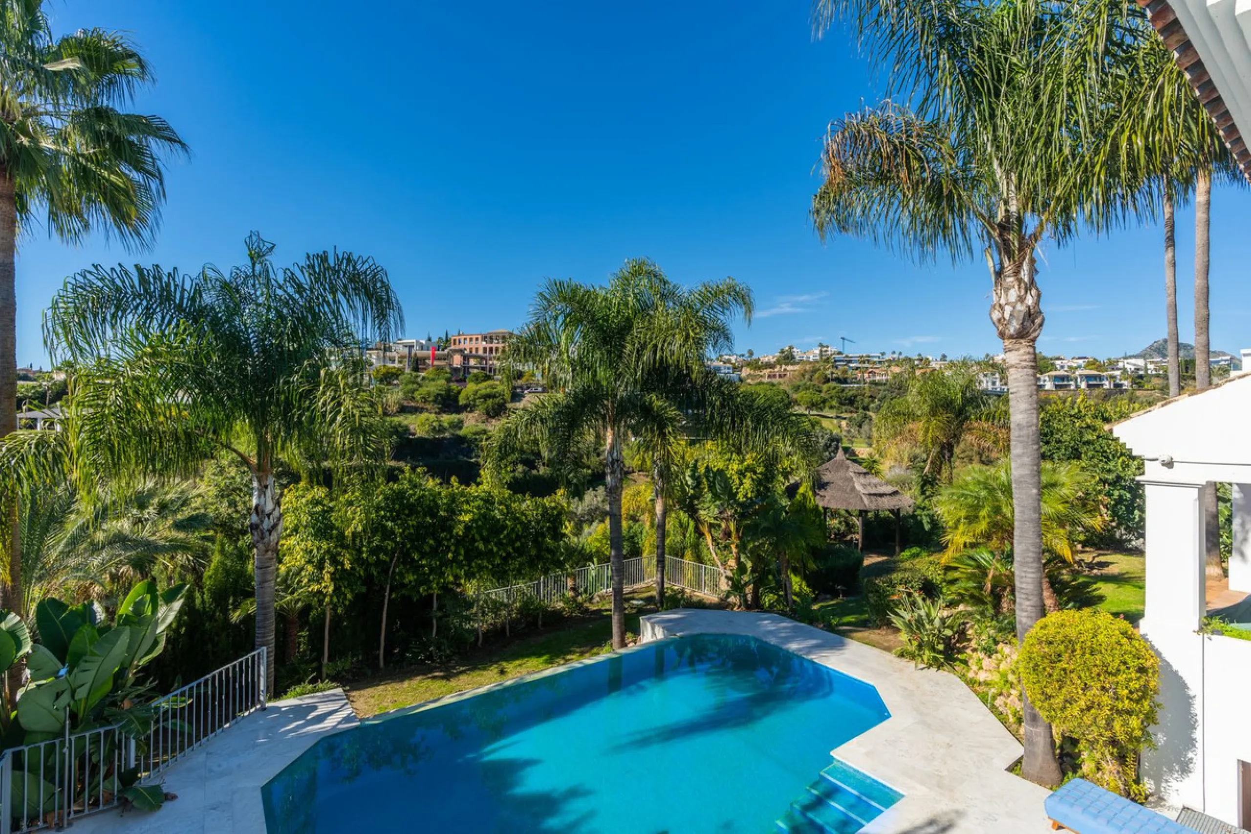 Superb Andalusian style villa located in the first line of golf.