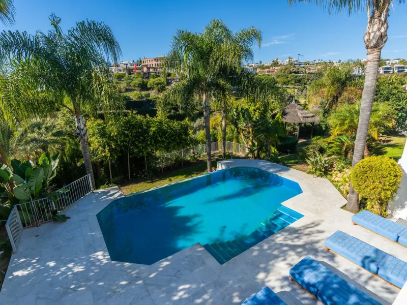 Superb Andalusian style villa located in the first line of golf.