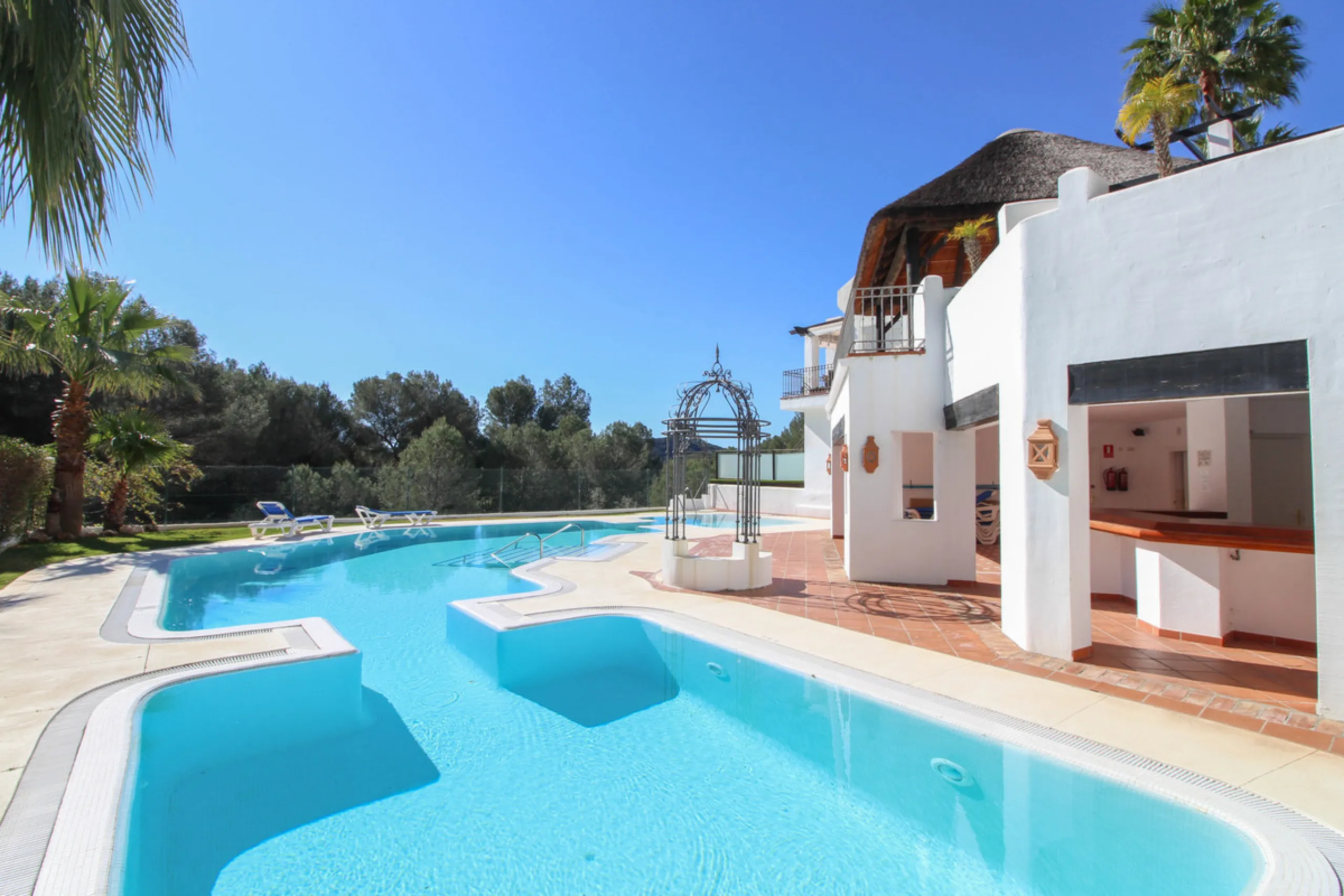 House - Semi-Detached House в продаже в Istán, Málaga. В доме 3 спален и 3 ванных комнат. Площадь дома 189 м². Площадь участка 269 м²