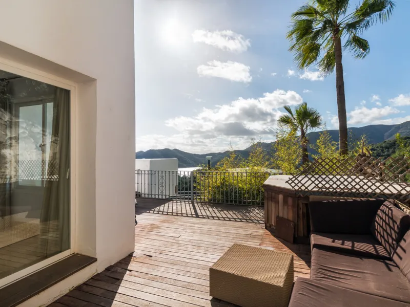 House - Semi-Detached House в продаже в Istán, Málaga. В доме 3 спален и 3 ванных комнат. Площадь дома 189 м². Площадь участка 269 м²