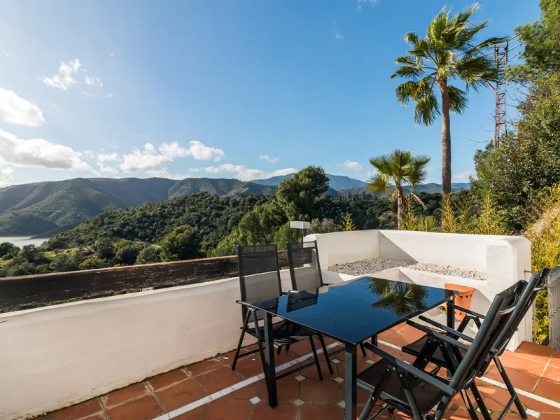 House - Semi-Detached House в продаже в Istán, Málaga. В доме 3 спален и 3 ванных комнат. Площадь дома 189 м². Площадь участка 269 м²
