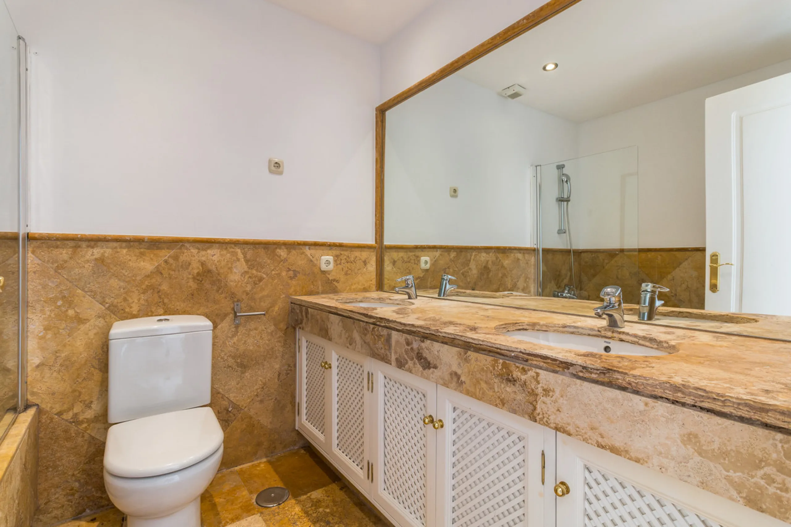 House - Semi-Detached House в продаже в Istán, Málaga. В доме 3 спален и 3 ванных комнат. Площадь дома 189 м². Площадь участка 269 м²