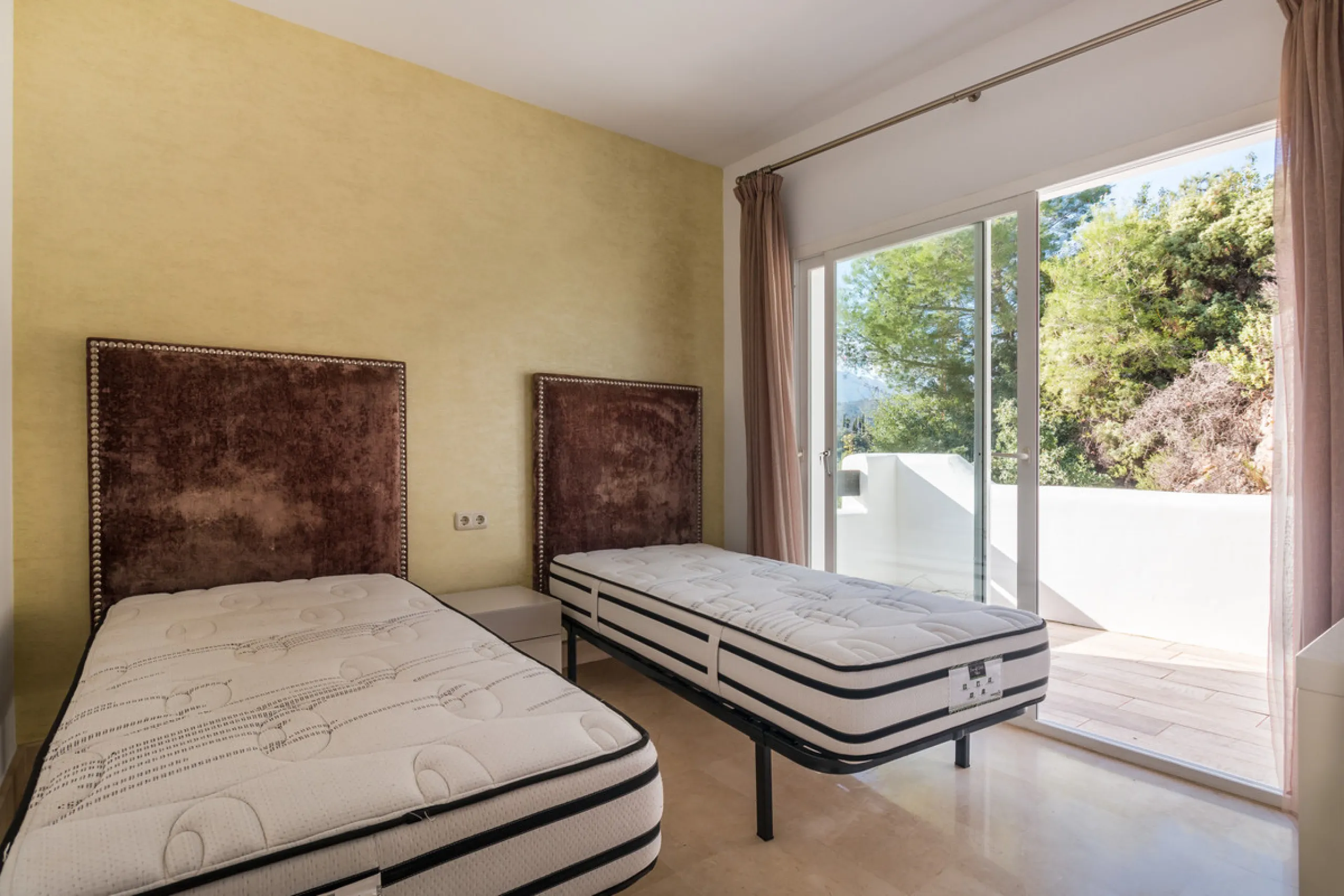 House - Semi-Detached House в продаже в Istán, Málaga. В доме 3 спален и 3 ванных комнат. Площадь дома 189 м². Площадь участка 269 м²