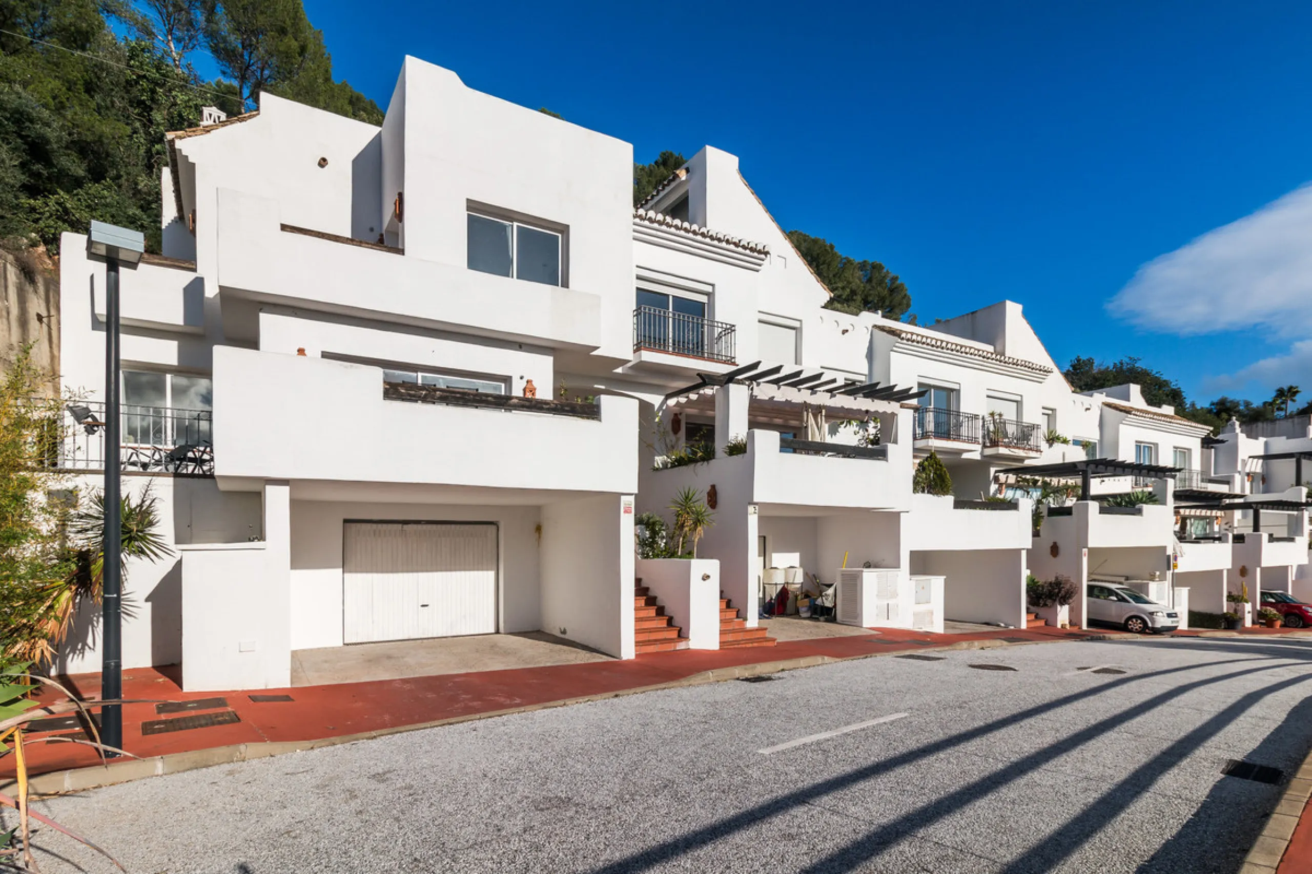 House - Semi-Detached House в продаже в Istán, Málaga. В доме 3 спален и 3 ванных комнат. Площадь дома 189 м². Площадь участка 269 м²