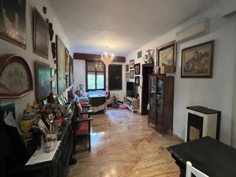 Large house almost in the center of Malaga.