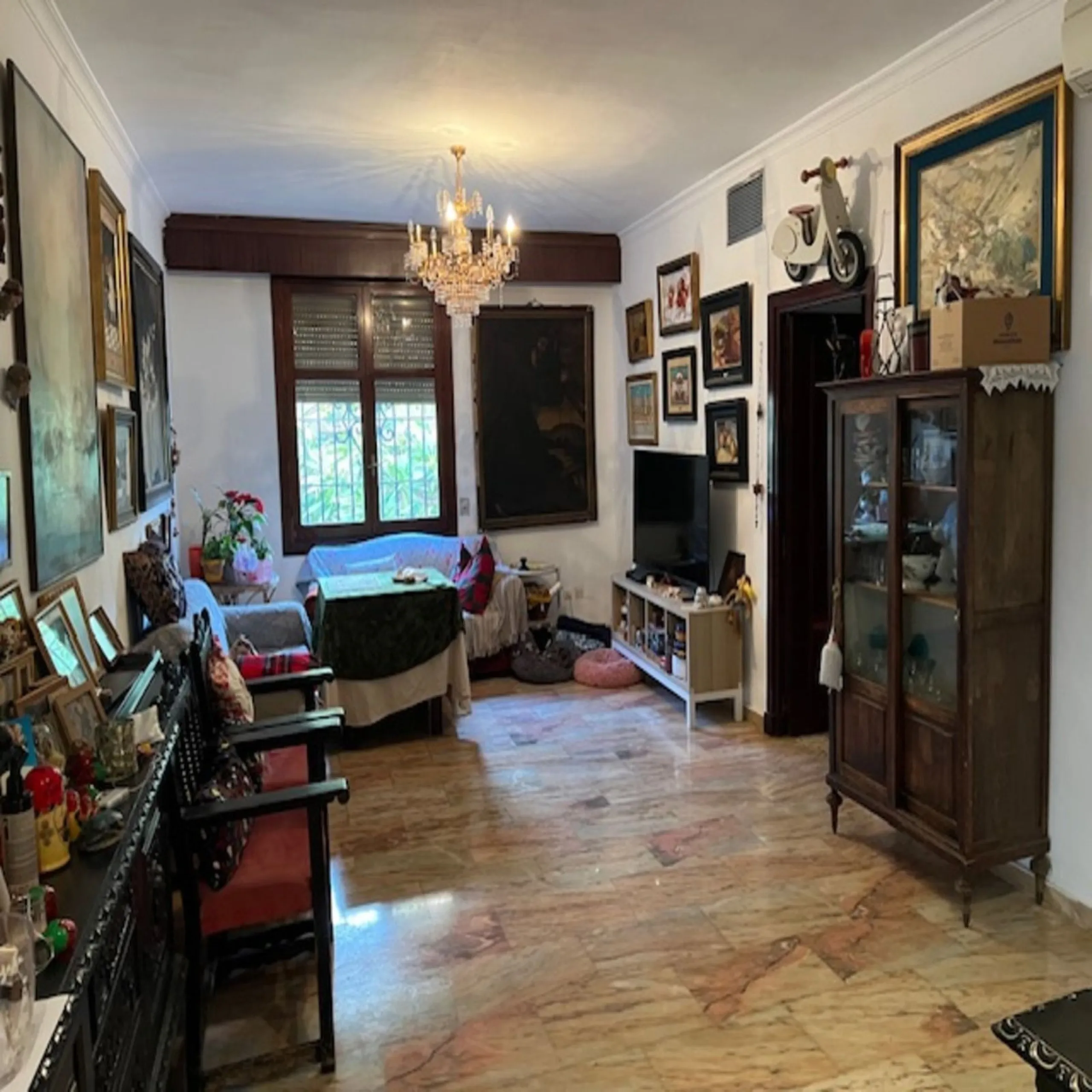 Large house almost in the center of Malaga.