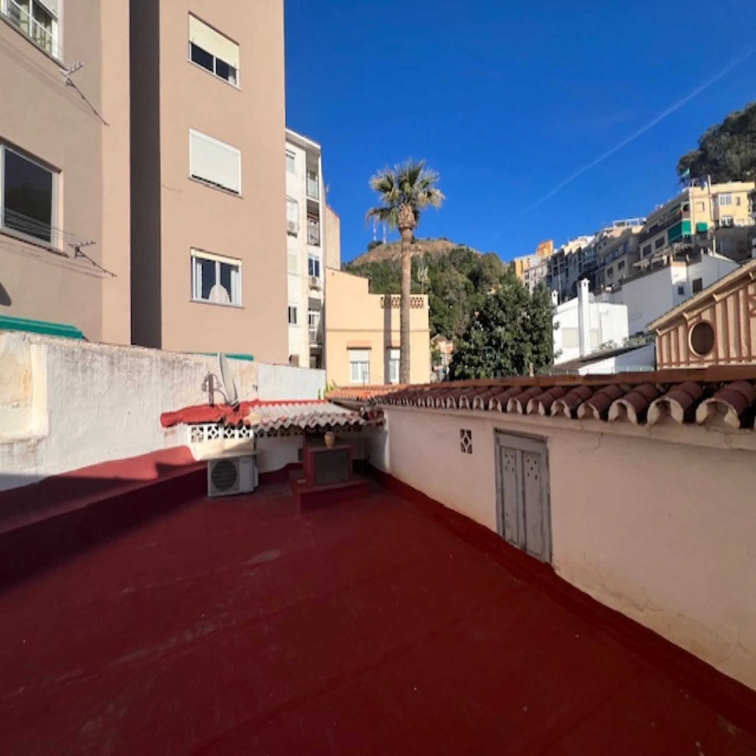 Large house almost in the center of Malaga.