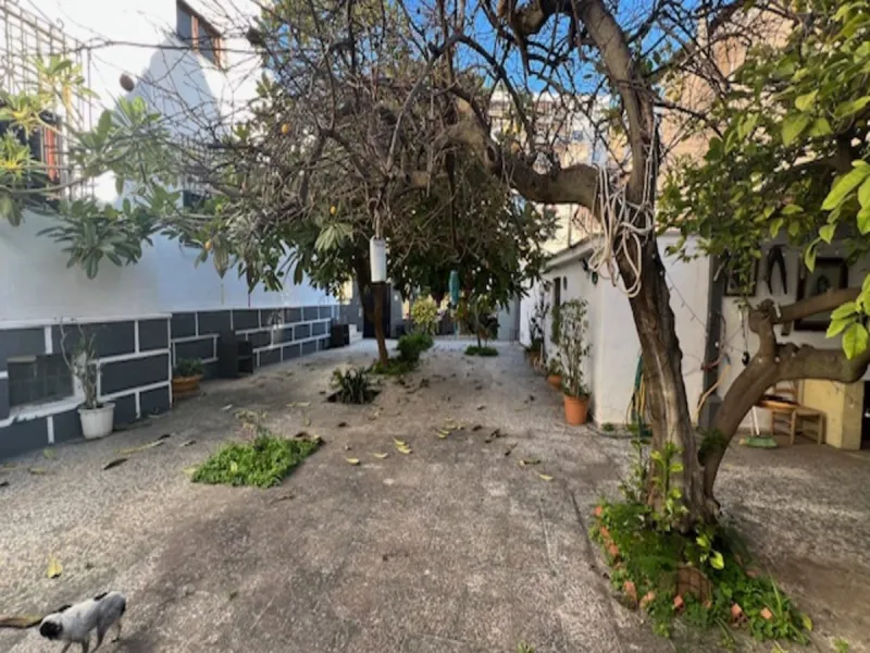 Large house almost in the center of Malaga.