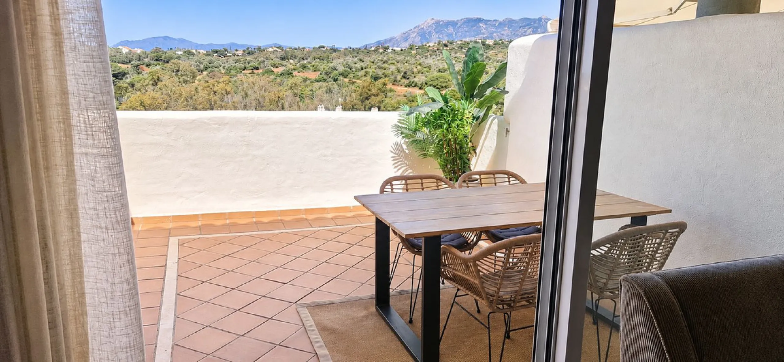 Apartment - Penthouse в продаже в Marbella, Málaga. В доме 2 спален и 2 ванных комнат. Площадь дома 111 м²