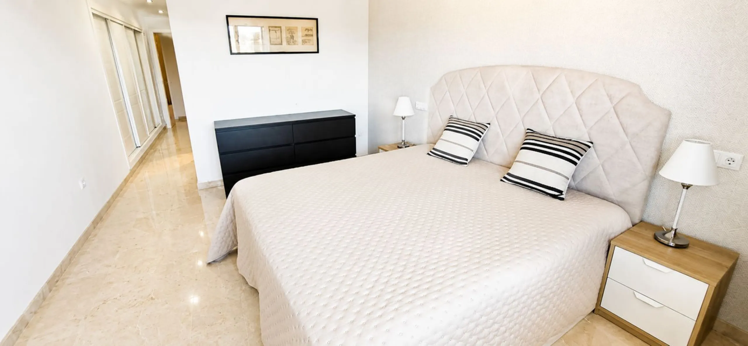 Apartment - Penthouse в продаже в Marbella, Málaga. В доме 2 спален и 2 ванных комнат. Площадь дома 111 м²