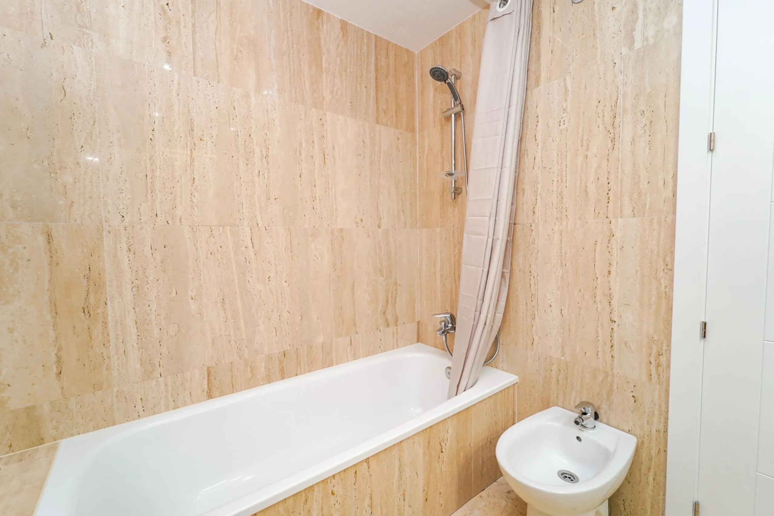 Apartment - Penthouse в продаже в Marbella, Málaga. В доме 2 спален и 2 ванных комнат. Площадь дома 111 м²
