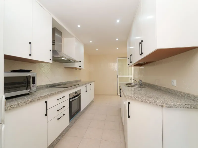 Apartment - Penthouse в продаже в Marbella, Málaga. В доме 2 спален и 2 ванных комнат. Площадь дома 111 м²