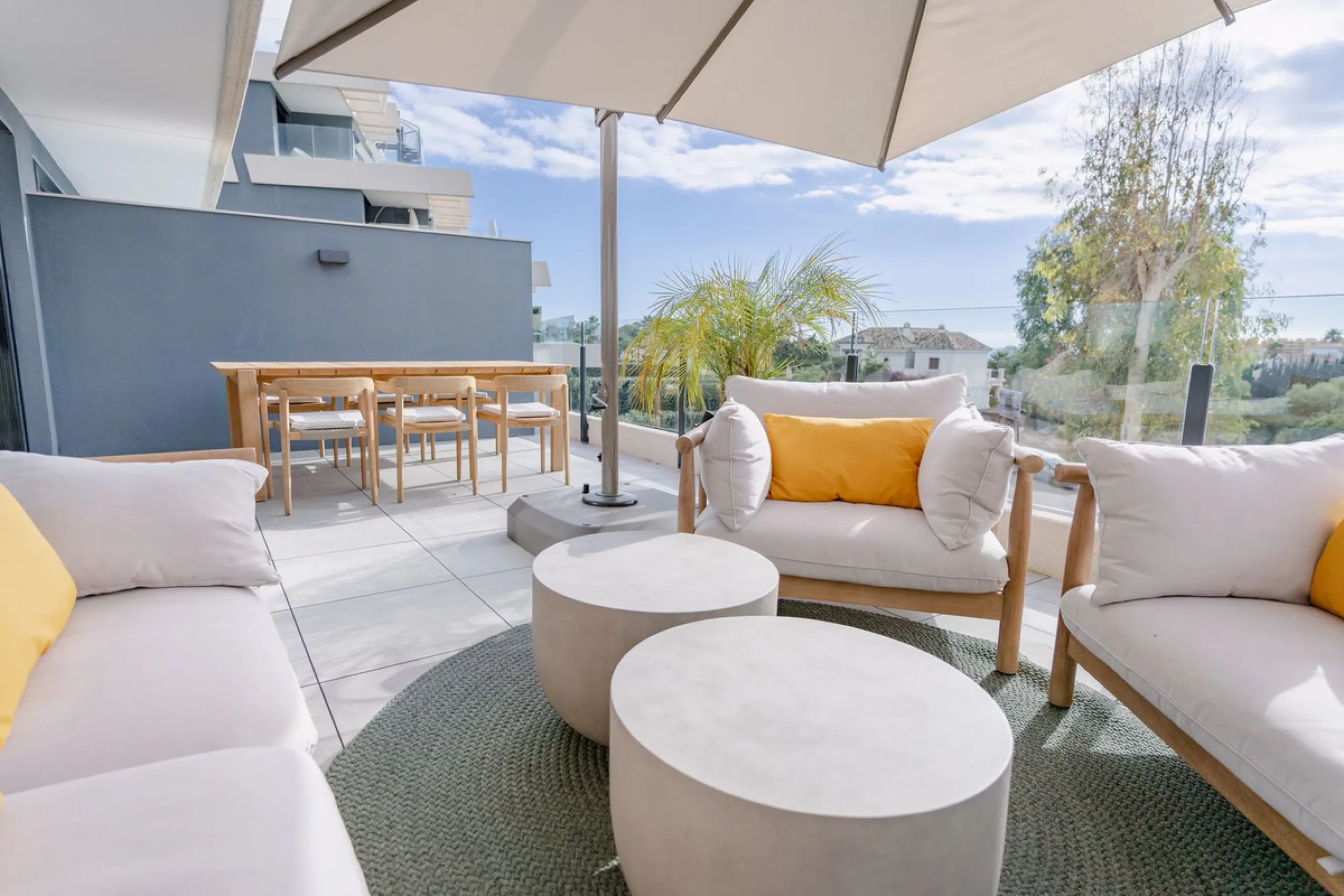 Bright and spacious 3-bedroom, 2-bathroom first-floor apartment located in the sought-after Oasis325 Phase 2 on the New Golden Mile. Featuring beautiful sea views, modern design, and high-quality finishes, this property is ideal for both living and invest