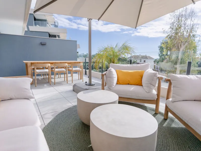 Apartment - Middle Floor Apartment в продаже в Estepona, Málaga. В доме 3 спален и 2 ванных комнат. Площадь дома 147 м²