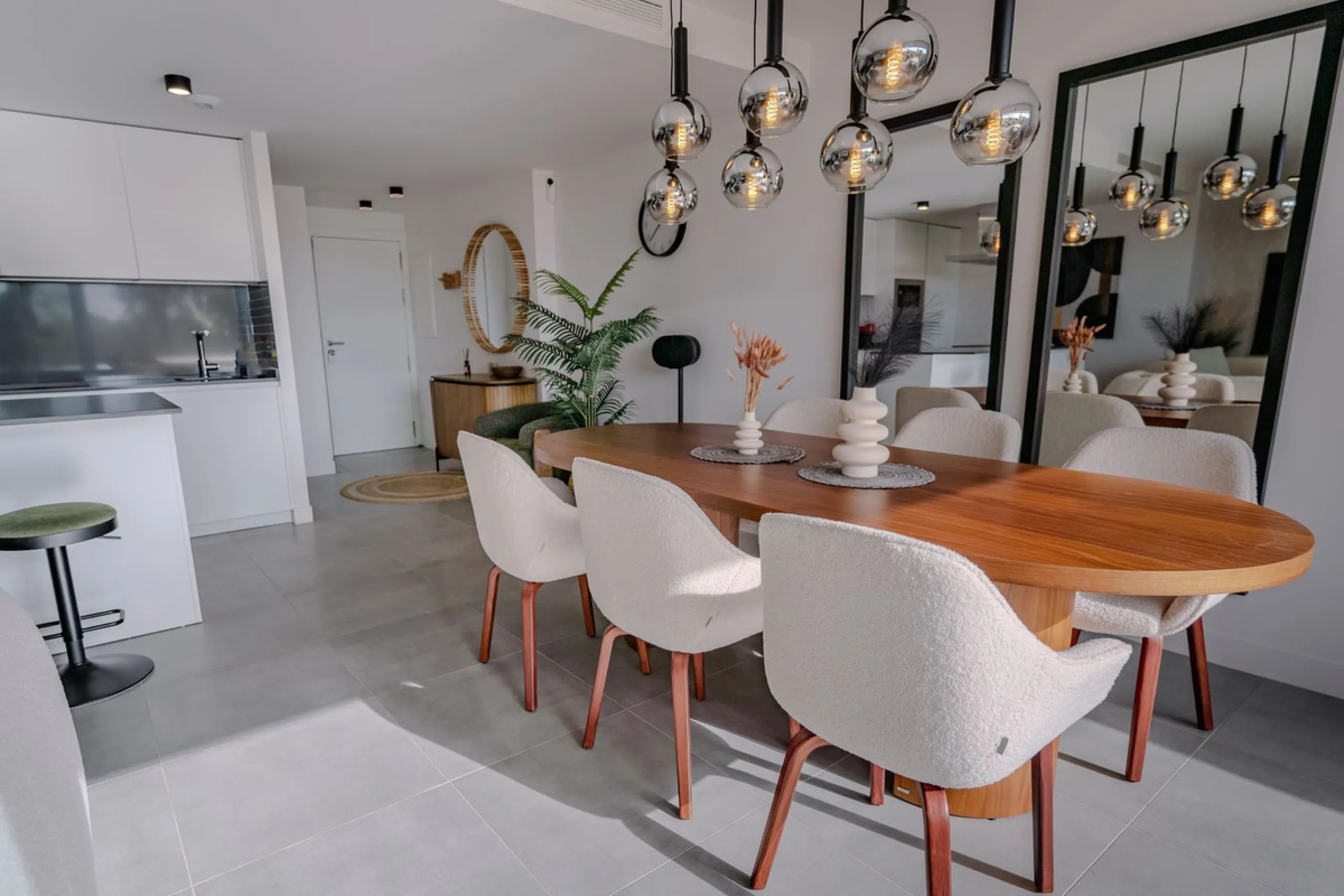 Bright and spacious 3-bedroom, 2-bathroom first-floor apartment located in the sought-after Oasis325 Phase 2 on the New Golden Mile. Featuring beautiful sea views, modern design, and high-quality finishes, this property is ideal for both living and invest