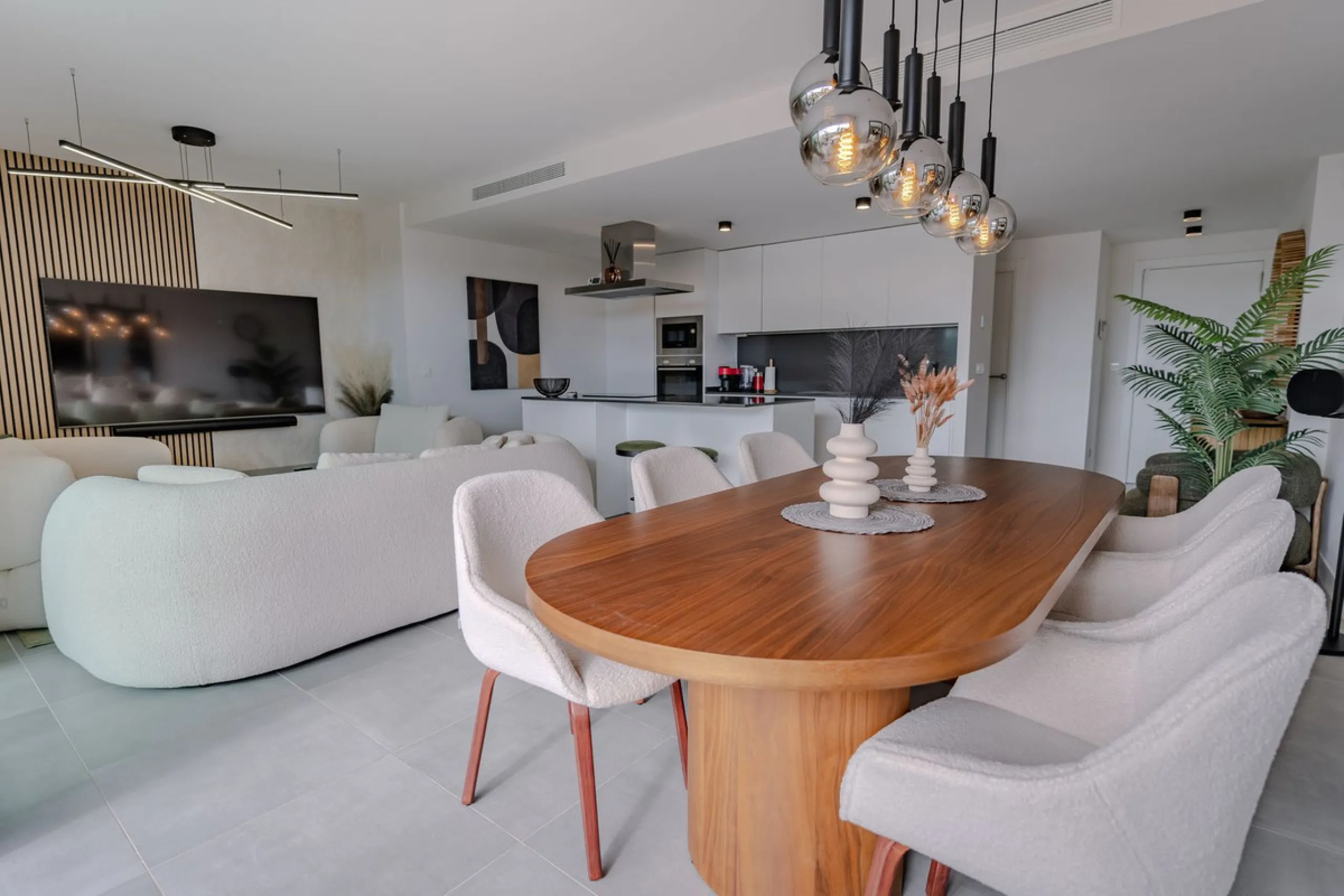 Bright and spacious 3-bedroom, 2-bathroom first-floor apartment located in the sought-after Oasis325 Phase 2 on the New Golden Mile. Featuring beautiful sea views, modern design, and high-quality finishes, this property is ideal for both living and invest