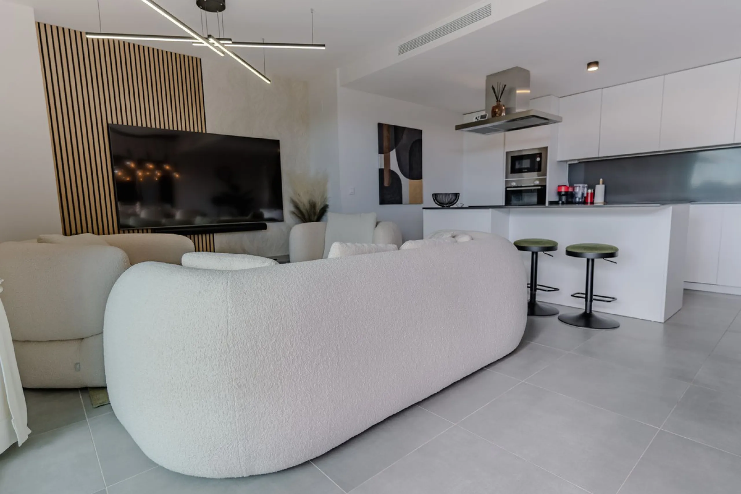 Bright and spacious 3-bedroom, 2-bathroom first-floor apartment located in the sought-after Oasis325 Phase 2 on the New Golden Mile. Featuring beautiful sea views, modern design, and high-quality finishes, this property is ideal for both living and invest