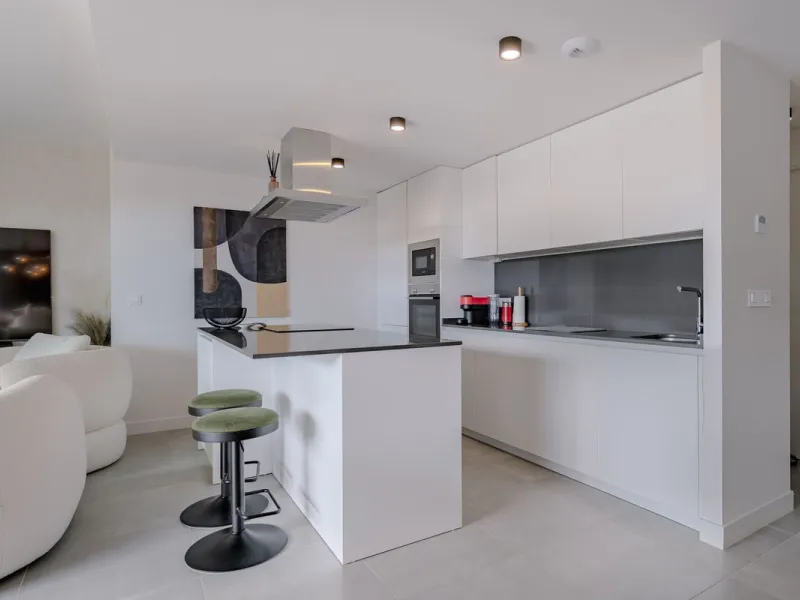 Bright and spacious 3-bedroom, 2-bathroom first-floor apartment located in the sought-after Oasis325 Phase 2 on the New Golden Mile. Featuring beautiful sea views, modern design, and high-quality finishes, this property is ideal for both living and invest