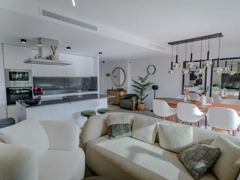Bright and spacious 3-bedroom, 2-bathroom first-floor apartment located in the sought-after Oasis325 Phase 2 on the New Golden Mile. Featuring beautiful sea views, modern design, and high-quality finishes, this property is ideal for both living and invest